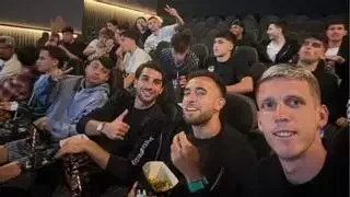 Los jugadores del Barça vieron el Espanyol - Madrid en el cine esperando ser campeones