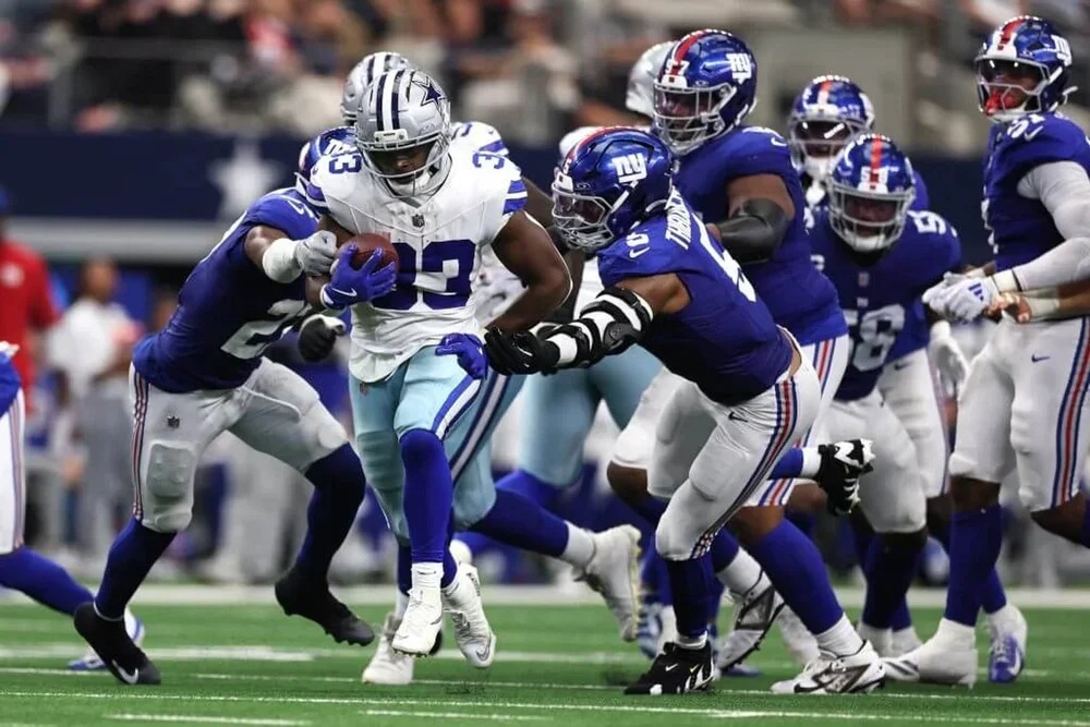The Dallas Cowboys' Javonte Williams runs the ball against the New York Giants during an NFL game.