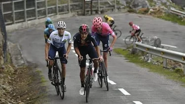 El ‘debate’ del Angliru en La Vuelta: “Las mejores mujeres podrían estar también en un pelotón masculino”
